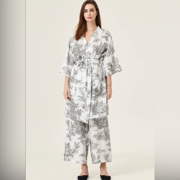 Nothing fits But VEGAN SILK ROBE & PANTS SET - Picture 2 of 8